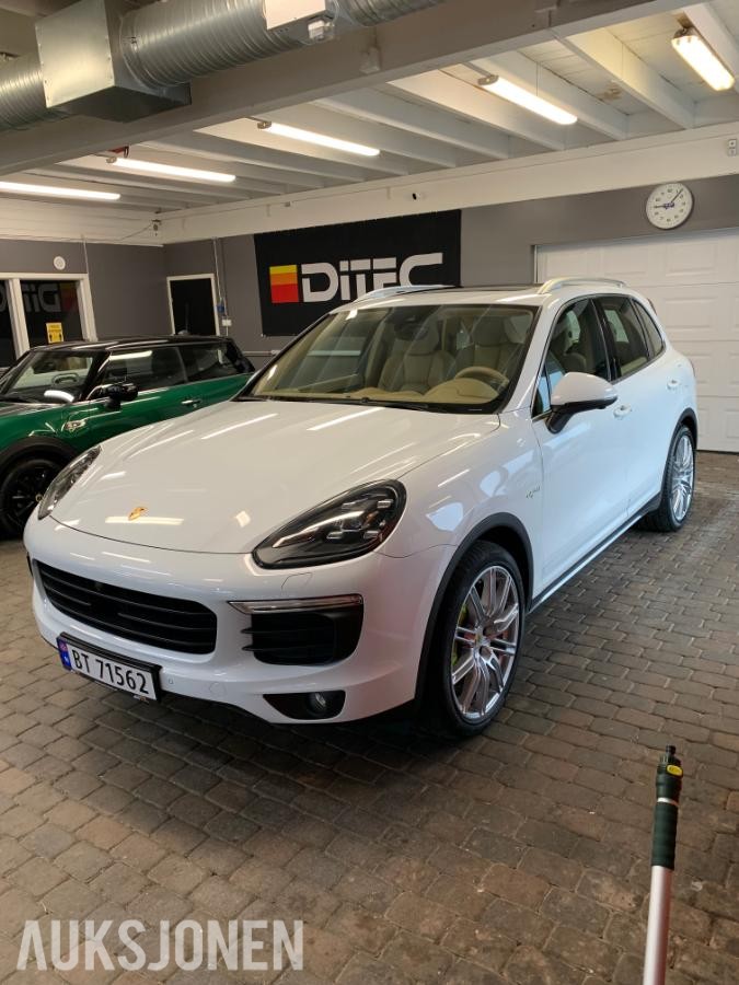 2018 Porsche CAYENNE 3.0-333 4, 140636km