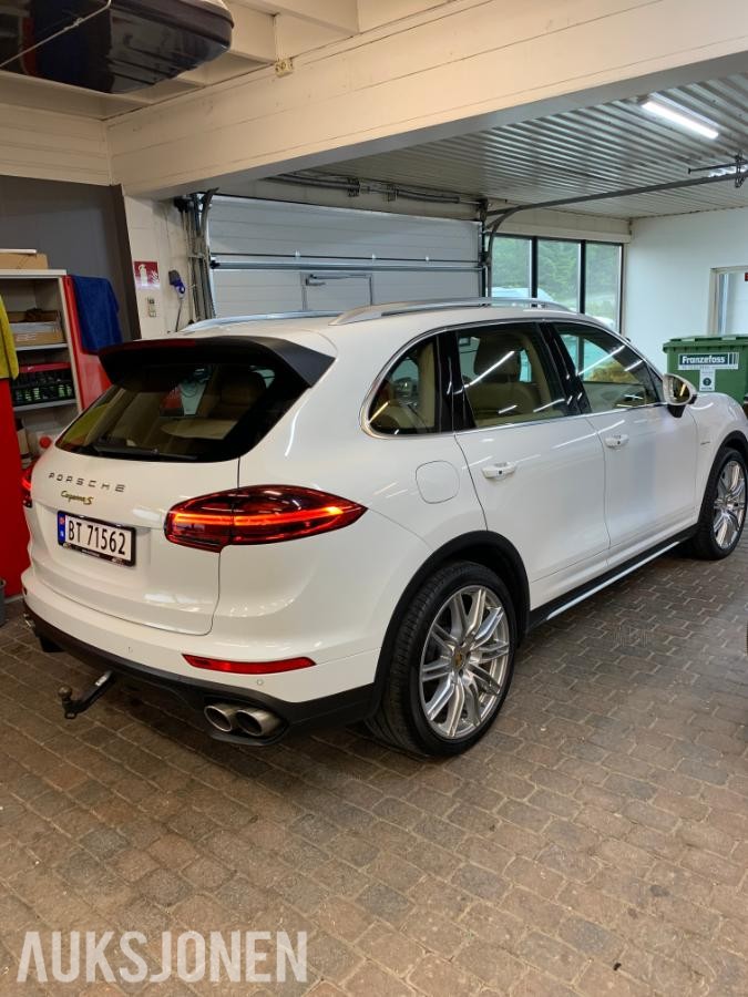 2018 Porsche CAYENNE 3.0-333 4, 140636km