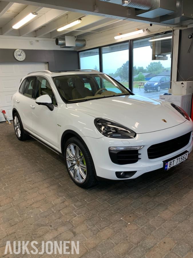 2018 Porsche CAYENNE 3.0-333 4, 140636km