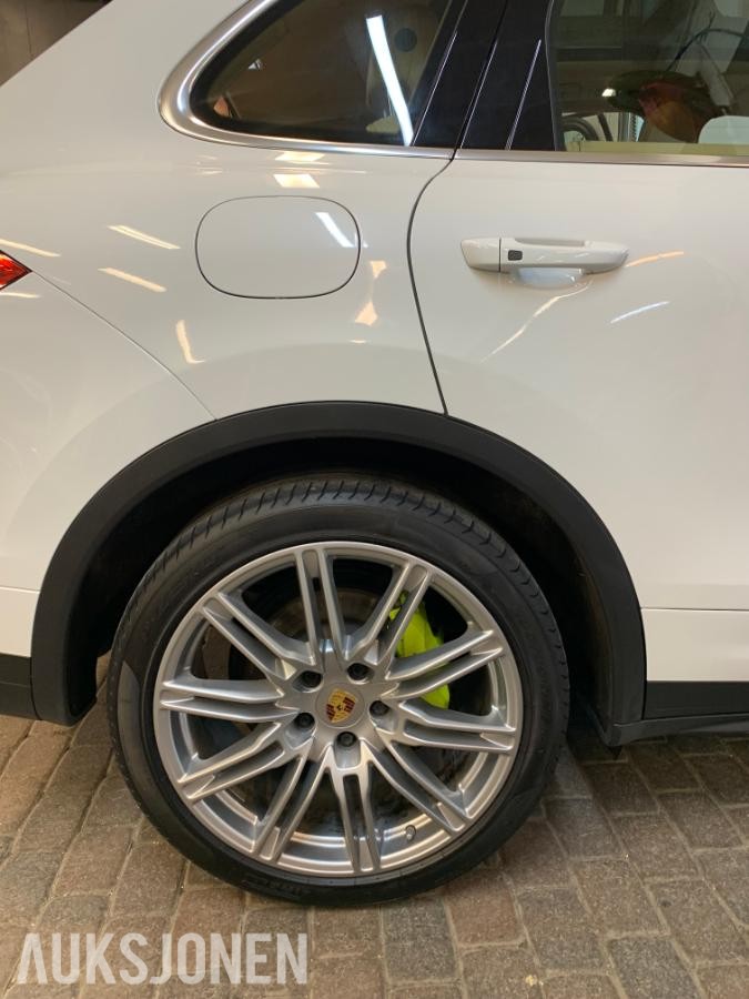 2018 Porsche CAYENNE 3.0-333 4, 140636km