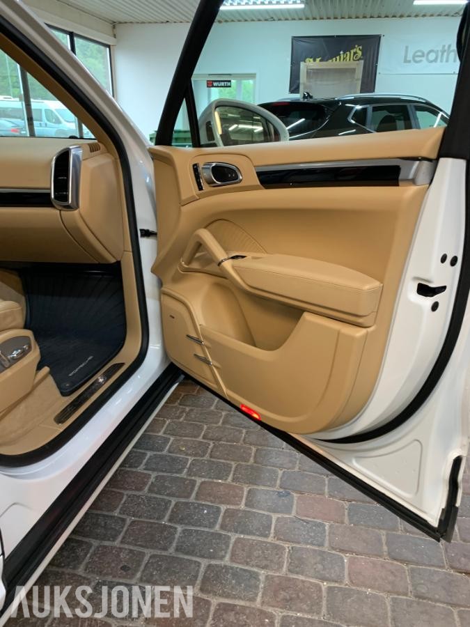 2018 Porsche CAYENNE 3.0-333 4, 140636km