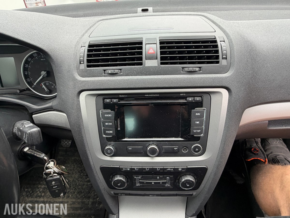 2013 Skoda OCTAVIA 1.4-122 / S+V dekk / Servicehistorikk