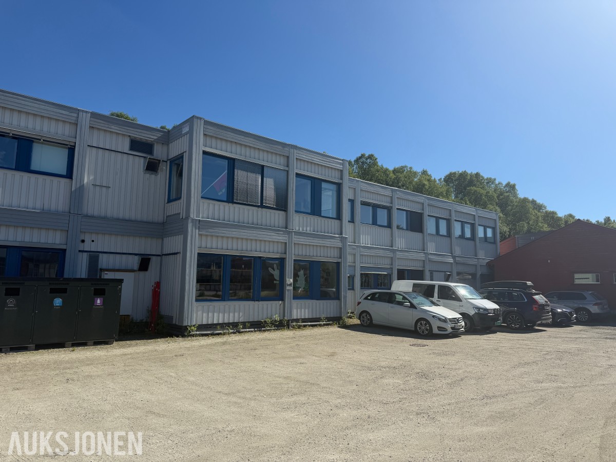 2018 Komplett brakkerigg ca. 1000 m² – 33 brakker / modulbygg 
