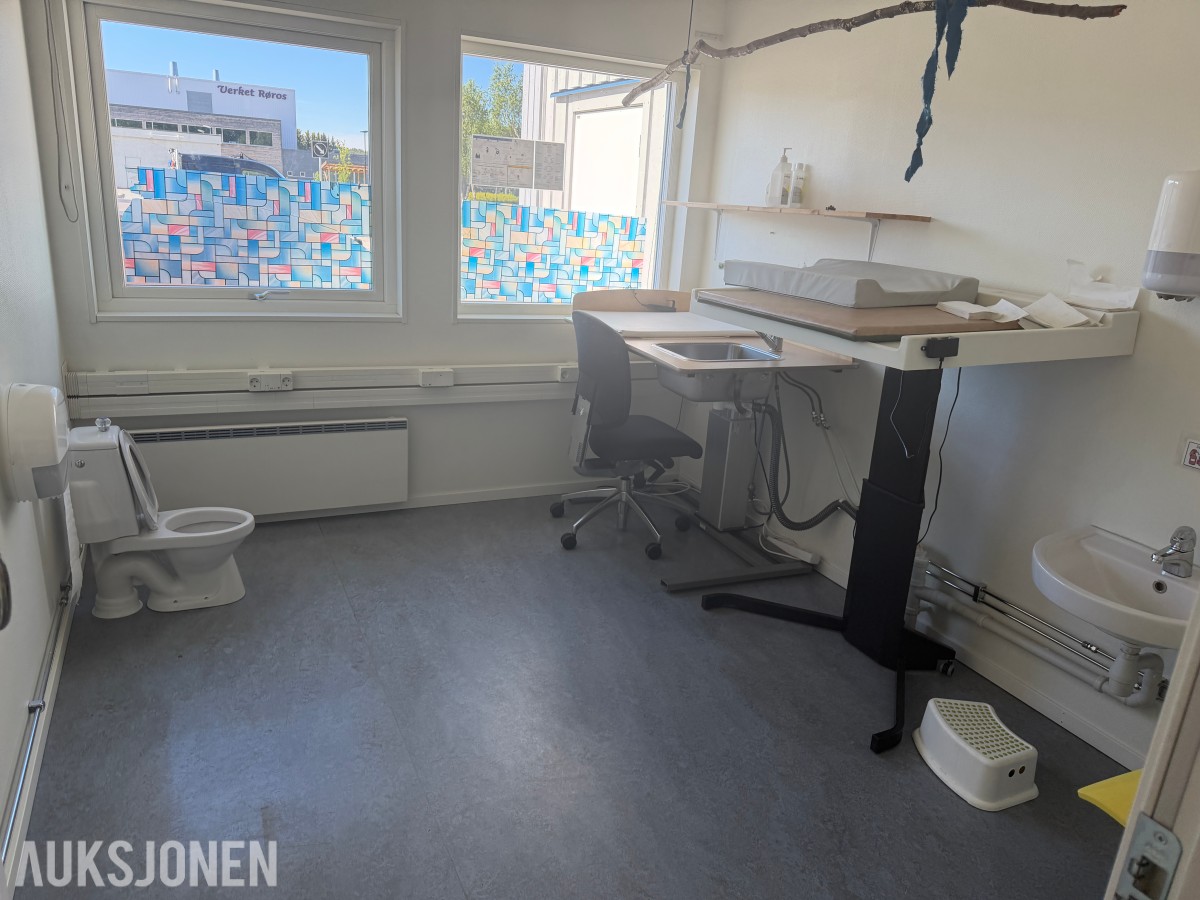 2018 Komplett brakkerigg ca. 1000 m² – 33 brakker / modulbygg 