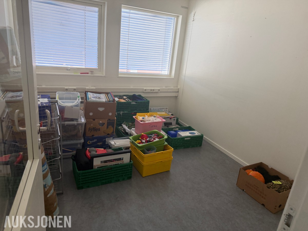 2018 Komplett brakkerigg ca. 1000 m² – 33 brakker / modulbygg 