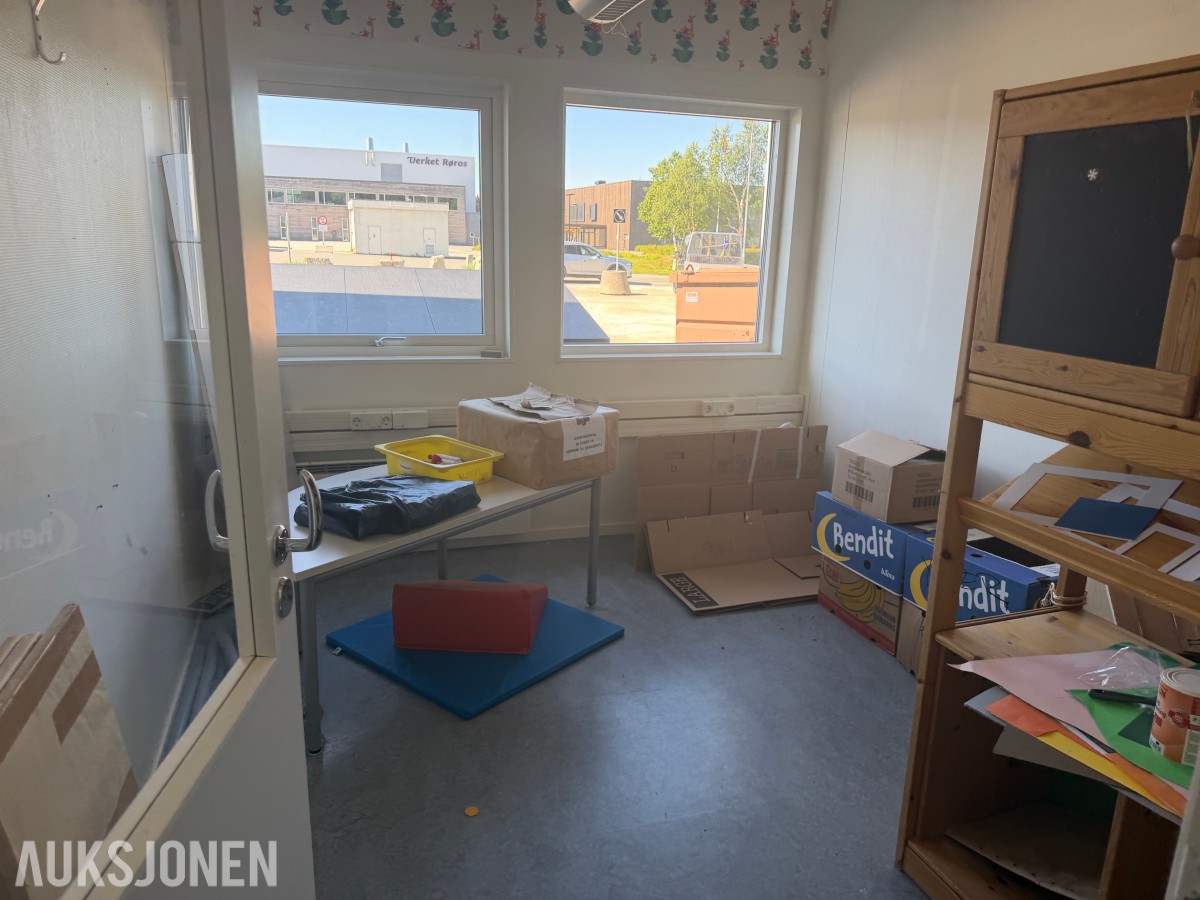 2018 Komplett brakkerigg ca. 1000 m² – 33 brakker / modulbygg 