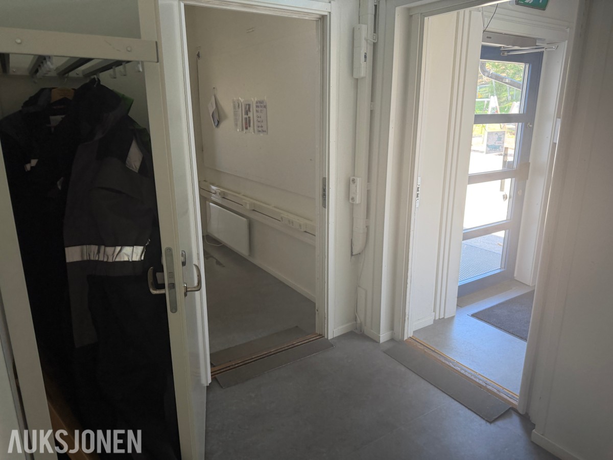 2018 Komplett brakkerigg ca. 1000 m² – 33 brakker / modulbygg 