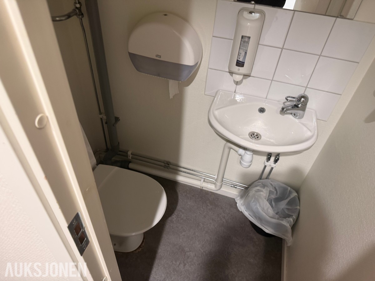 2018 Komplett brakkerigg ca. 1000 m² – 33 brakker / modulbygg 