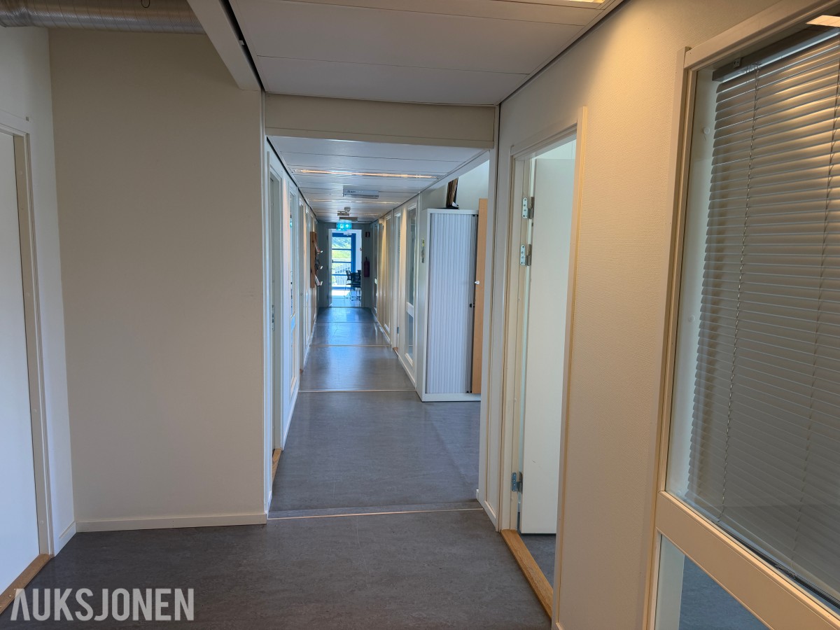 2018 Komplett brakkerigg ca. 1000 m² – 33 brakker / modulbygg 
