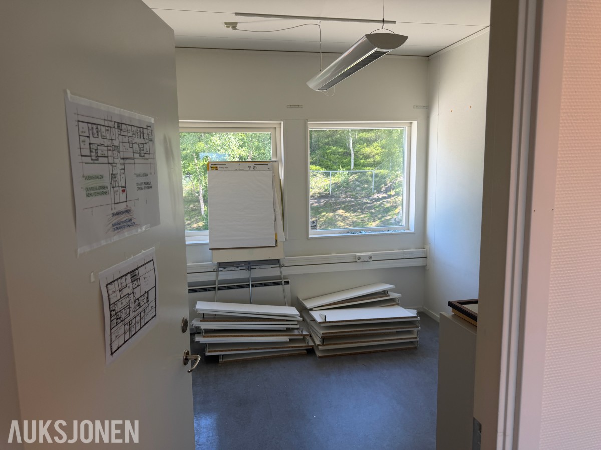 2018 Komplett brakkerigg ca. 1000 m² – 33 brakker / modulbygg 