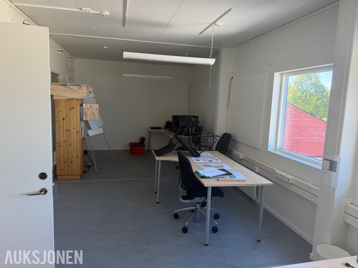 2018 Komplett brakkerigg ca. 1000 m² – 33 brakker / modulbygg 