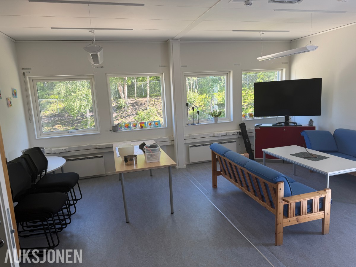 2018 Komplett brakkerigg ca. 1000 m² – 33 brakker / modulbygg 