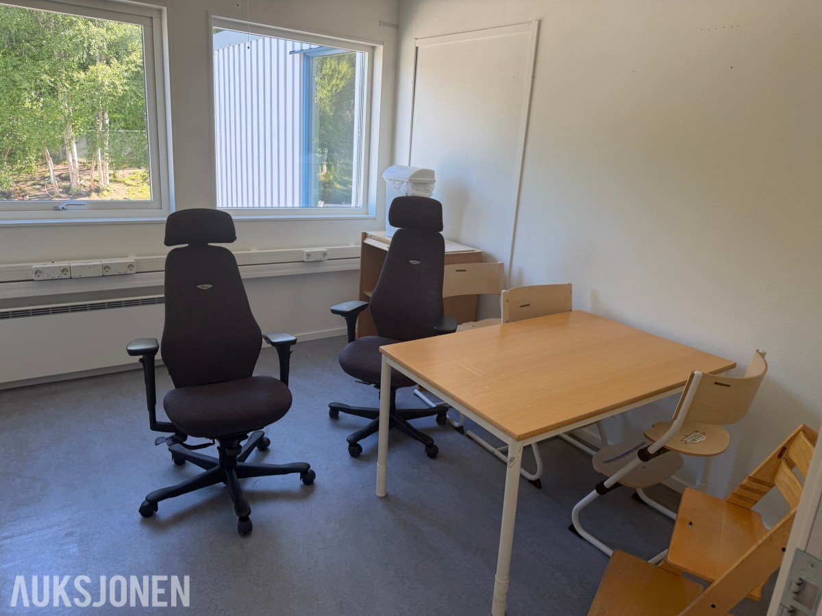2018 Komplett brakkerigg ca. 1000 m² – 33 brakker / modulbygg 