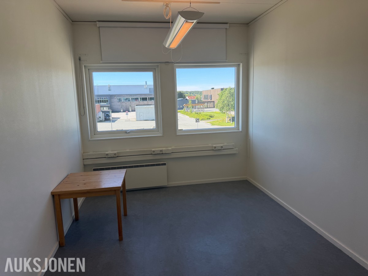 2018 Komplett brakkerigg ca. 1000 m² – 33 brakker / modulbygg 