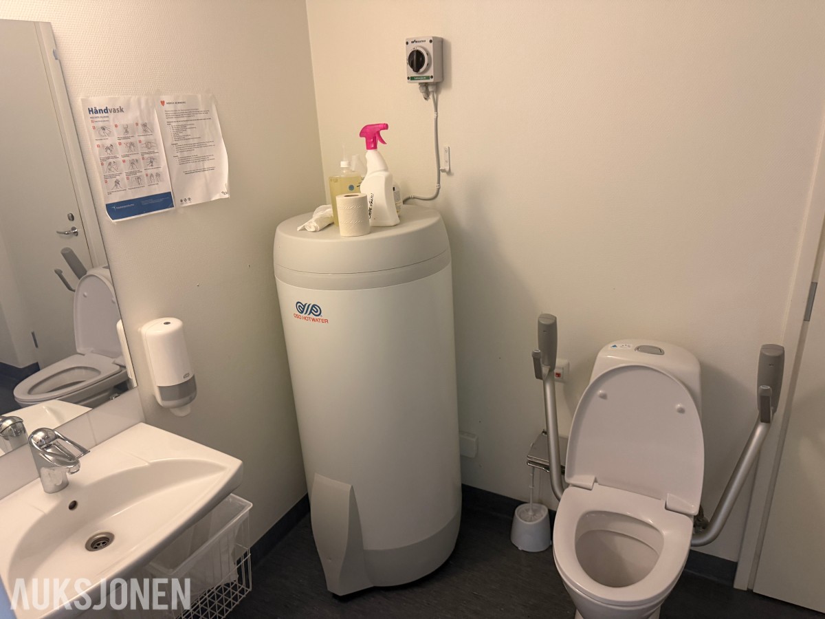 2018 Komplett brakkerigg ca. 1000 m² – 33 brakker / modulbygg 