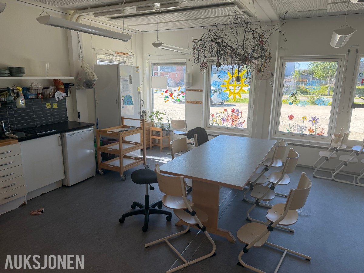 2018 Komplett brakkerigg ca. 1000 m² – 33 brakker / modulbygg 