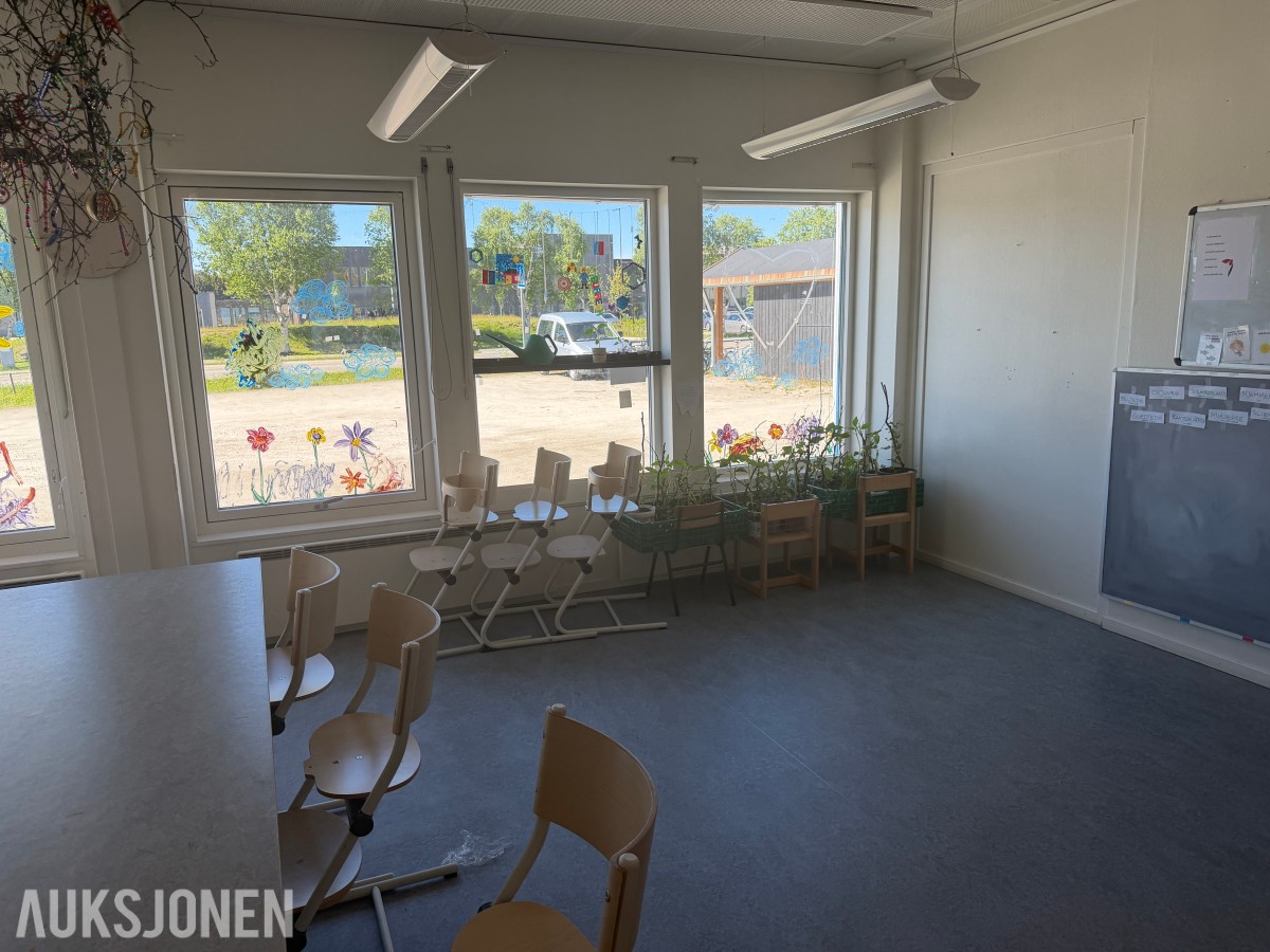 2018 Komplett brakkerigg ca. 1000 m² – 33 brakker / modulbygg 