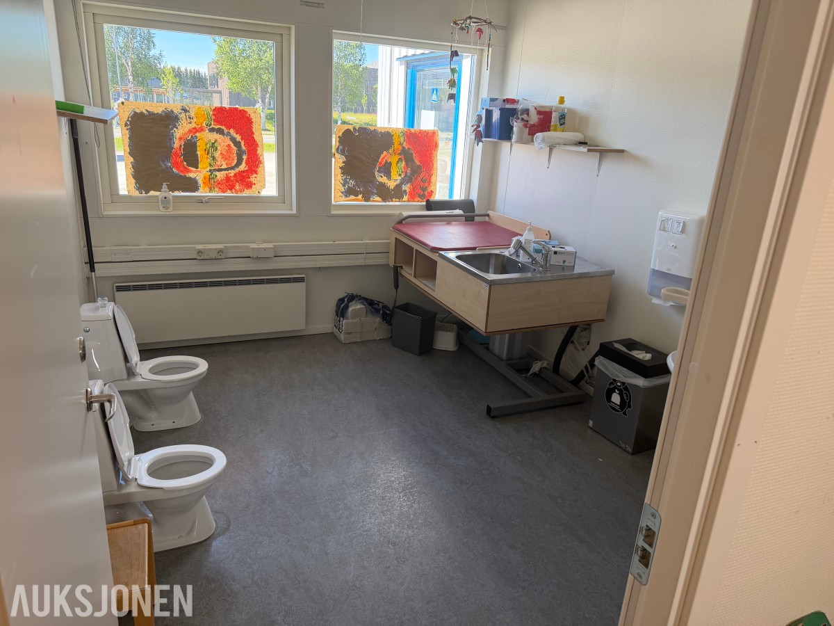 2018 Komplett brakkerigg ca. 1000 m² – 33 brakker / modulbygg 