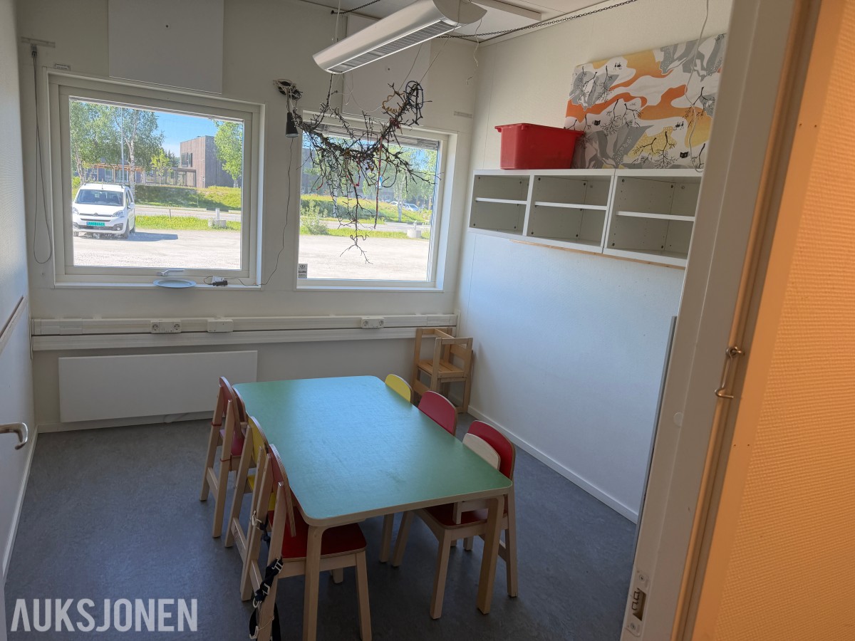 2018 Komplett brakkerigg ca. 1000 m² – 33 brakker / modulbygg 