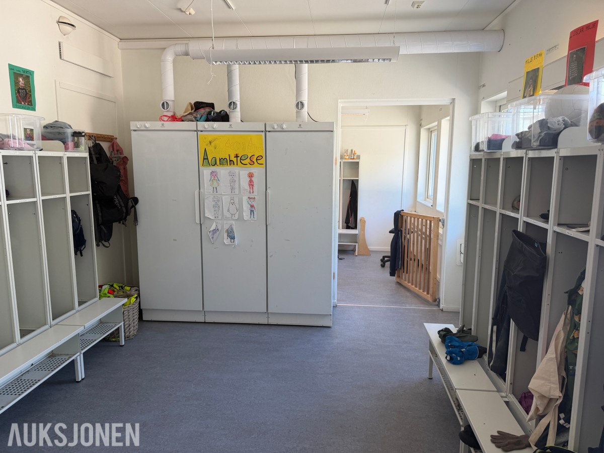 2018 Komplett brakkerigg ca. 1000 m² – 33 brakker / modulbygg 