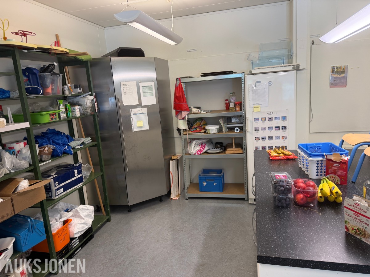 2018 Komplett brakkerigg ca. 1000 m² – 33 brakker / modulbygg 