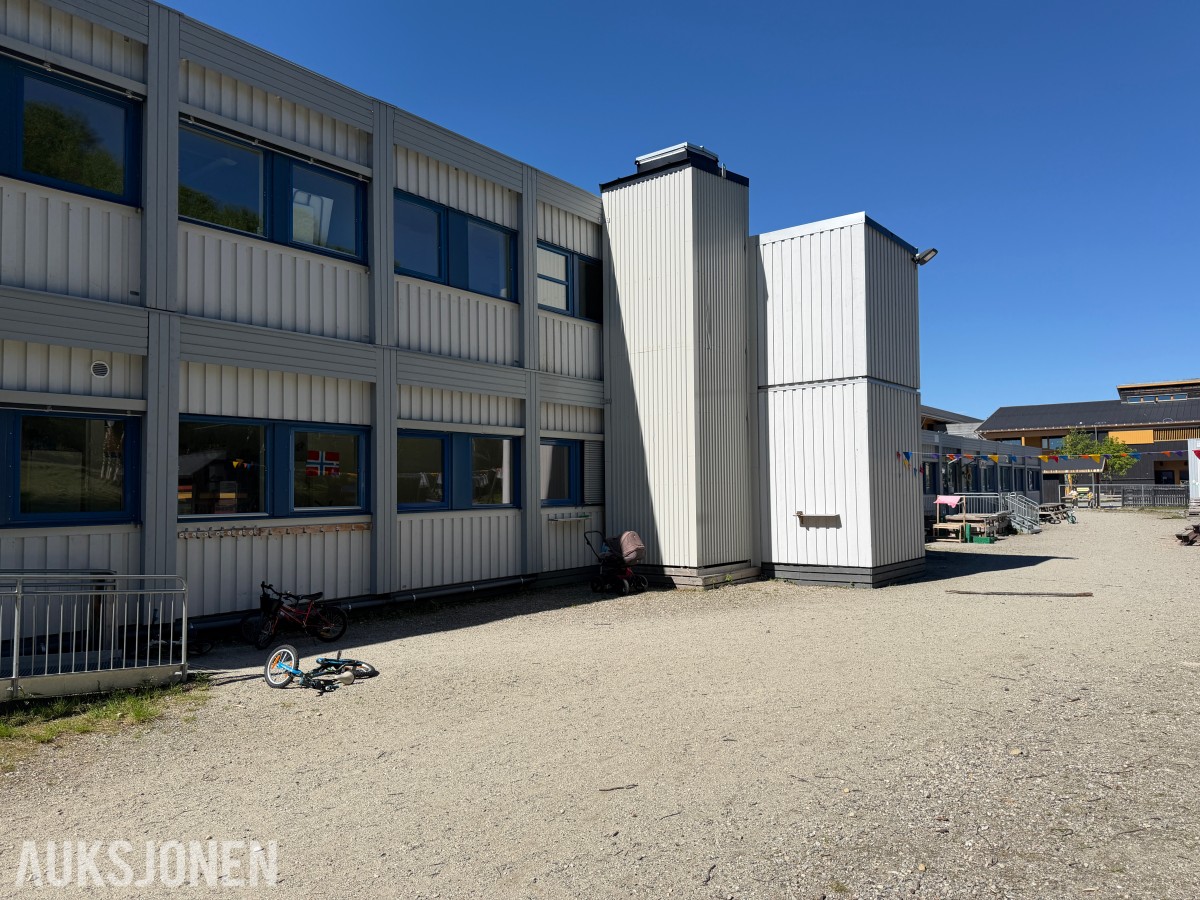 2018 Komplett brakkerigg ca. 1000 m² – 33 brakker / modulbygg 