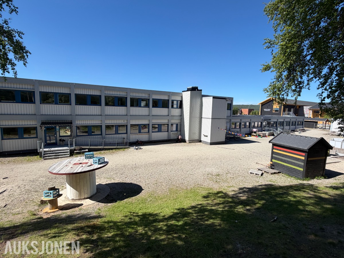 2018 Komplett brakkerigg ca. 1000 m² – 33 brakker / modulbygg 