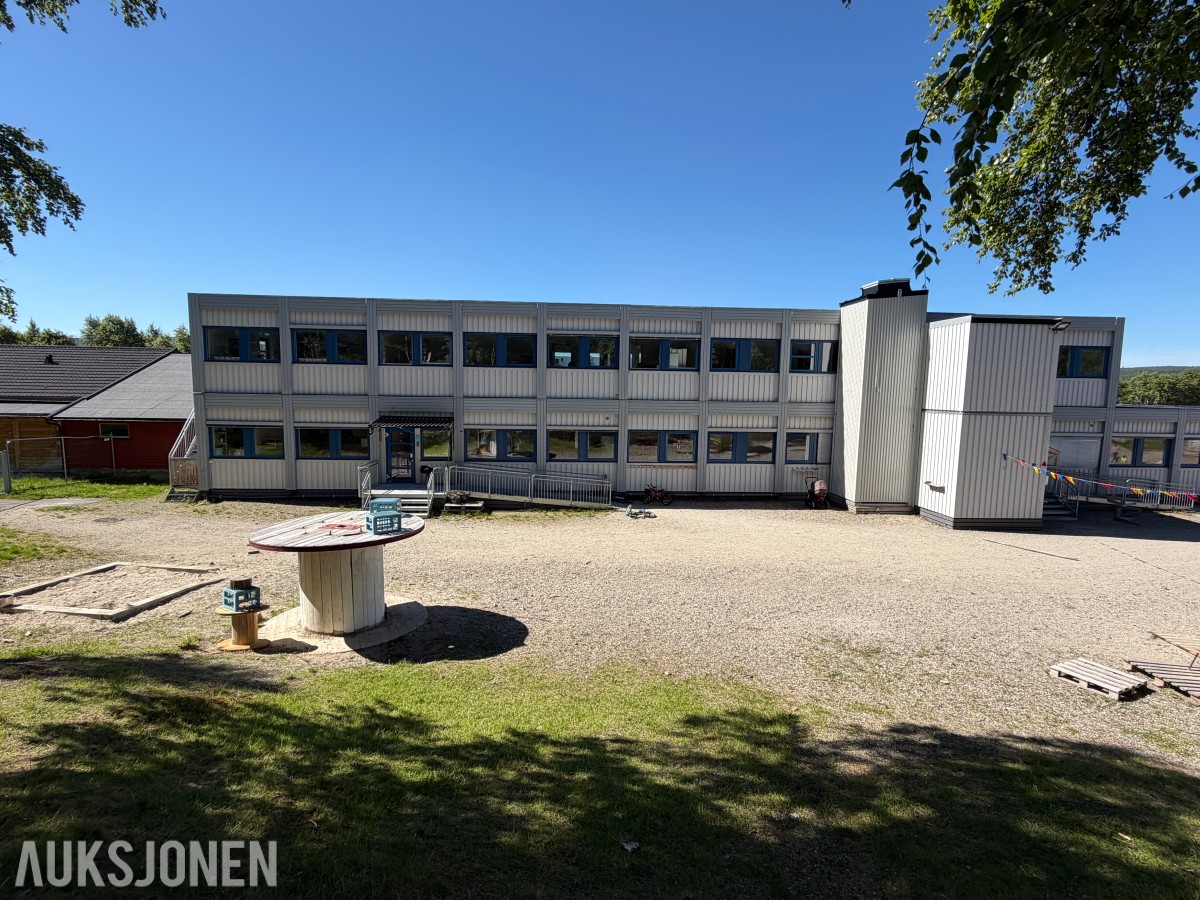 2018 Komplett brakkerigg ca. 1000 m² – 33 brakker / modulbygg 