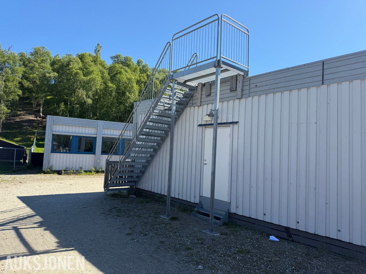 2018 Komplett brakkerigg ca. 1000 m² – 33 brakker / modulbygg 