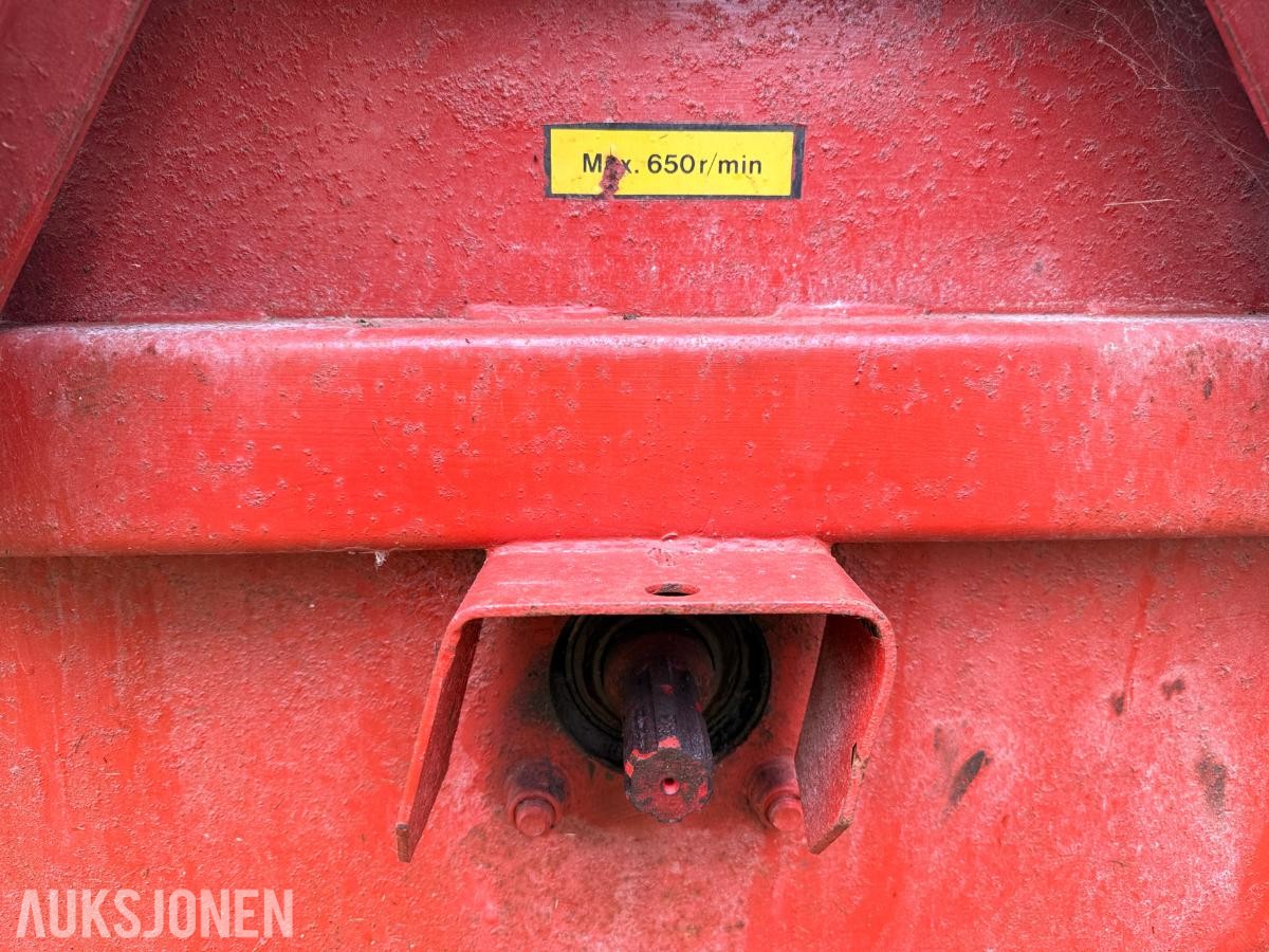 Traktordrevet snøfres med utkastertut og trepunktsfeste m/ utkastertut og trepunktsfeste
