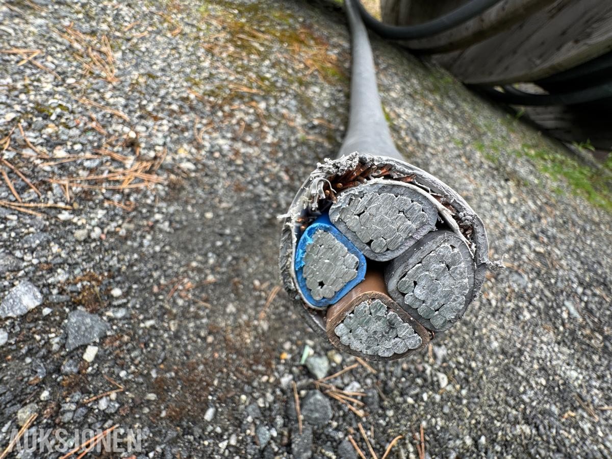 Ca 400meter PFSP 4x150 / 50 AL 1kV Jordkabel