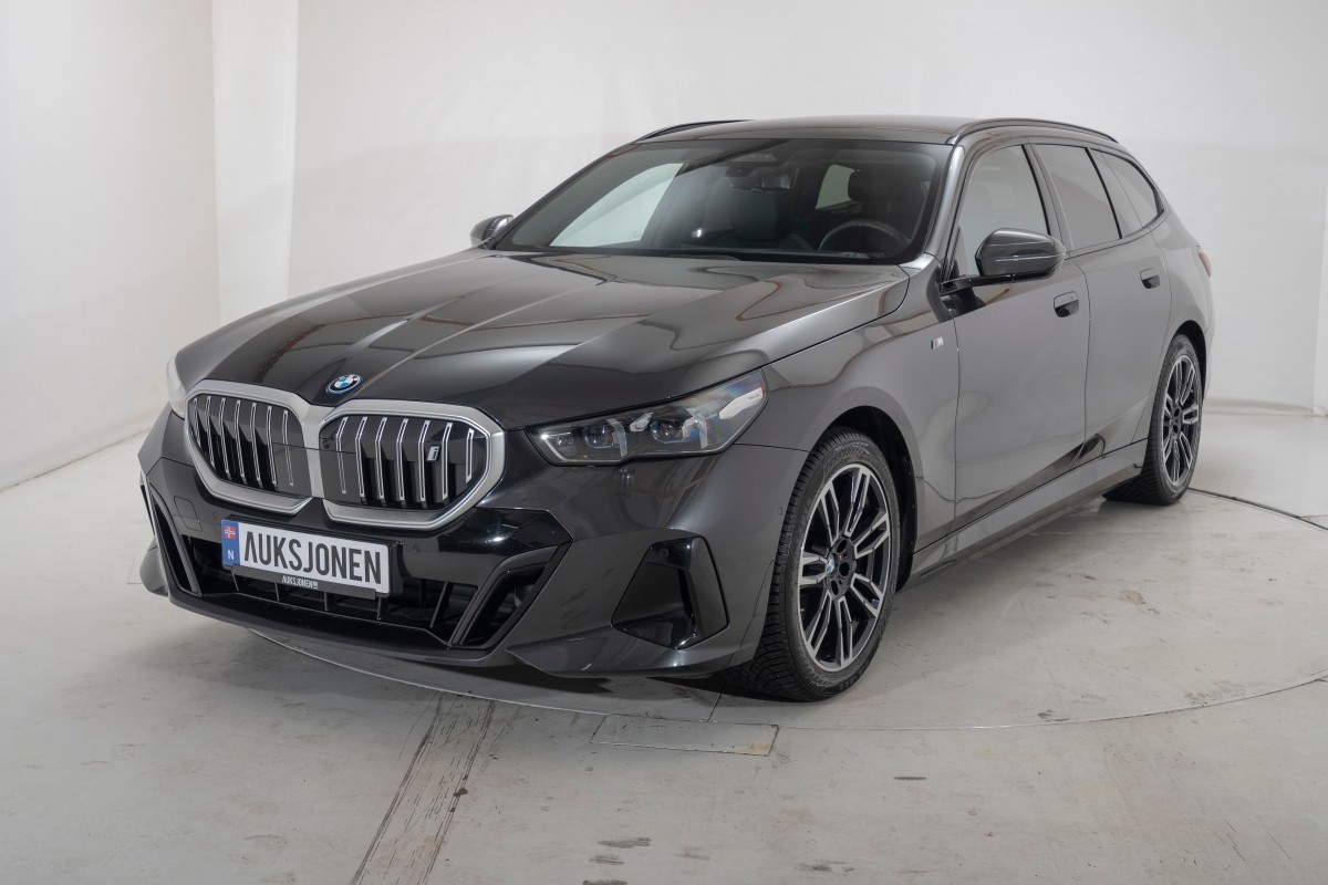2025 BMW i5 XDRIVE 40 M SPORT BOWERS & WILKINS PANORAMA 360-KAMERA HENGERFESTE