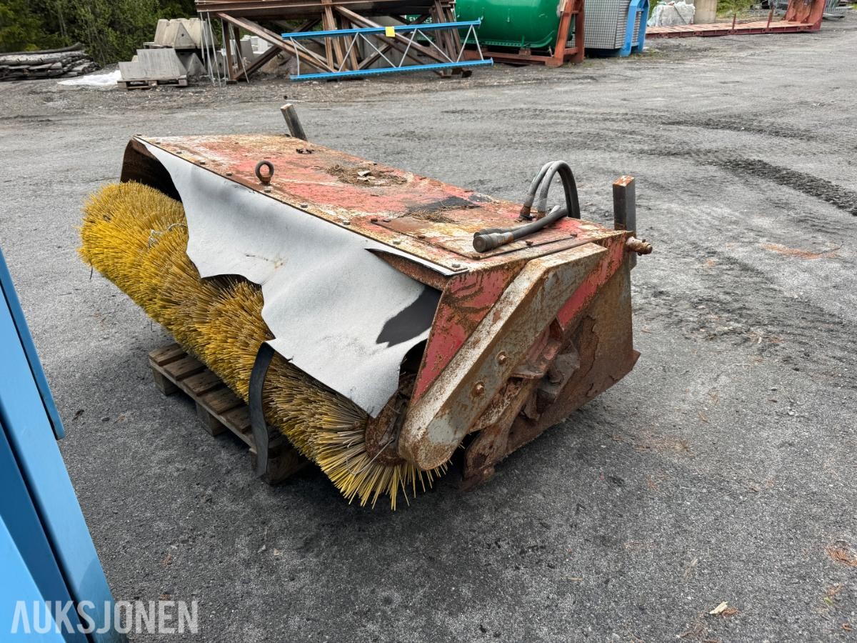 Hydraulisk feiekost m/ Bobcat redskapsfeste
