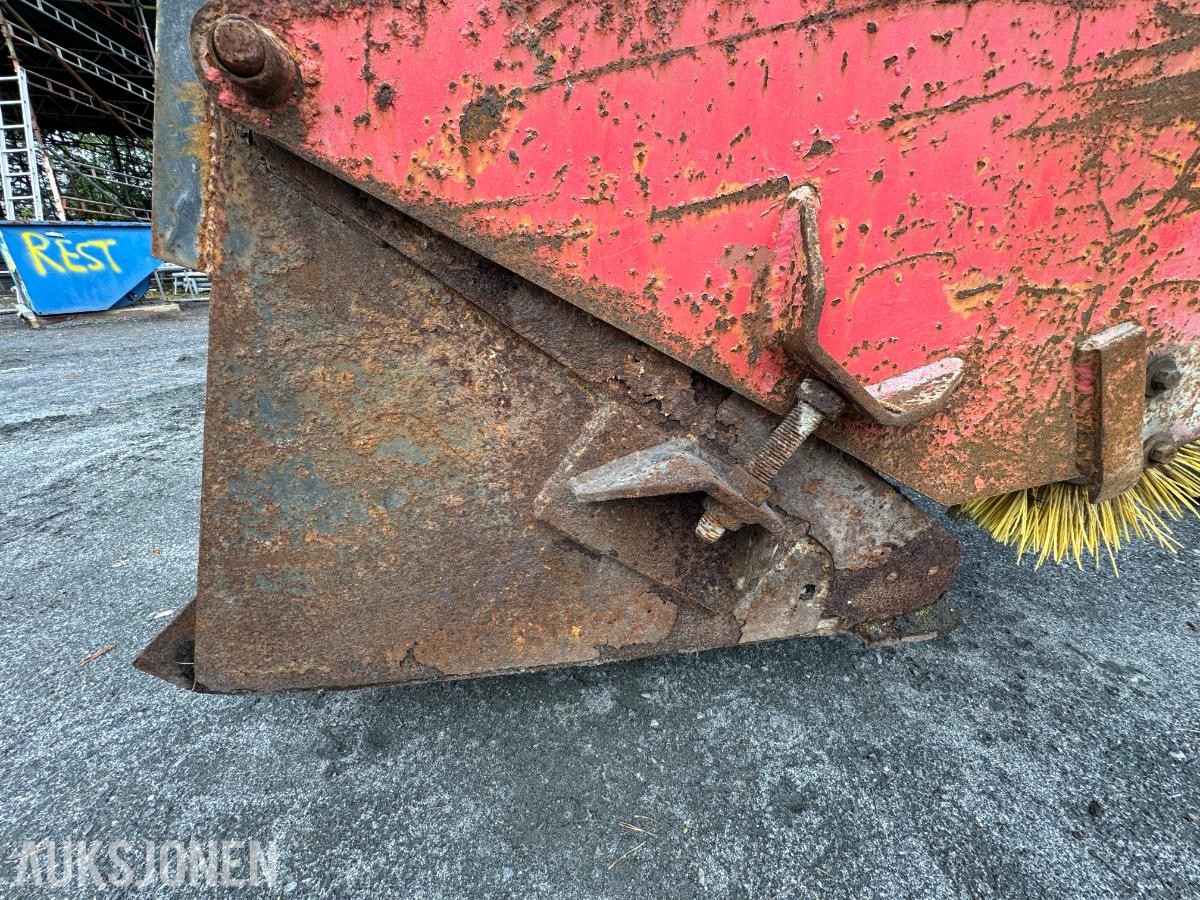 Hydraulisk feiekost m/ Bobcat redskapsfeste
