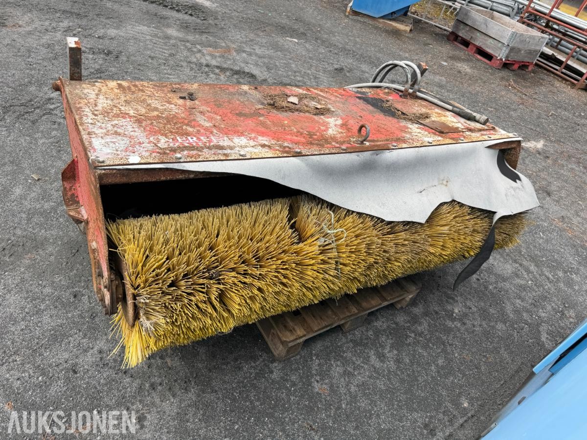 Hydraulisk feiekost m/ Bobcat redskapsfeste
