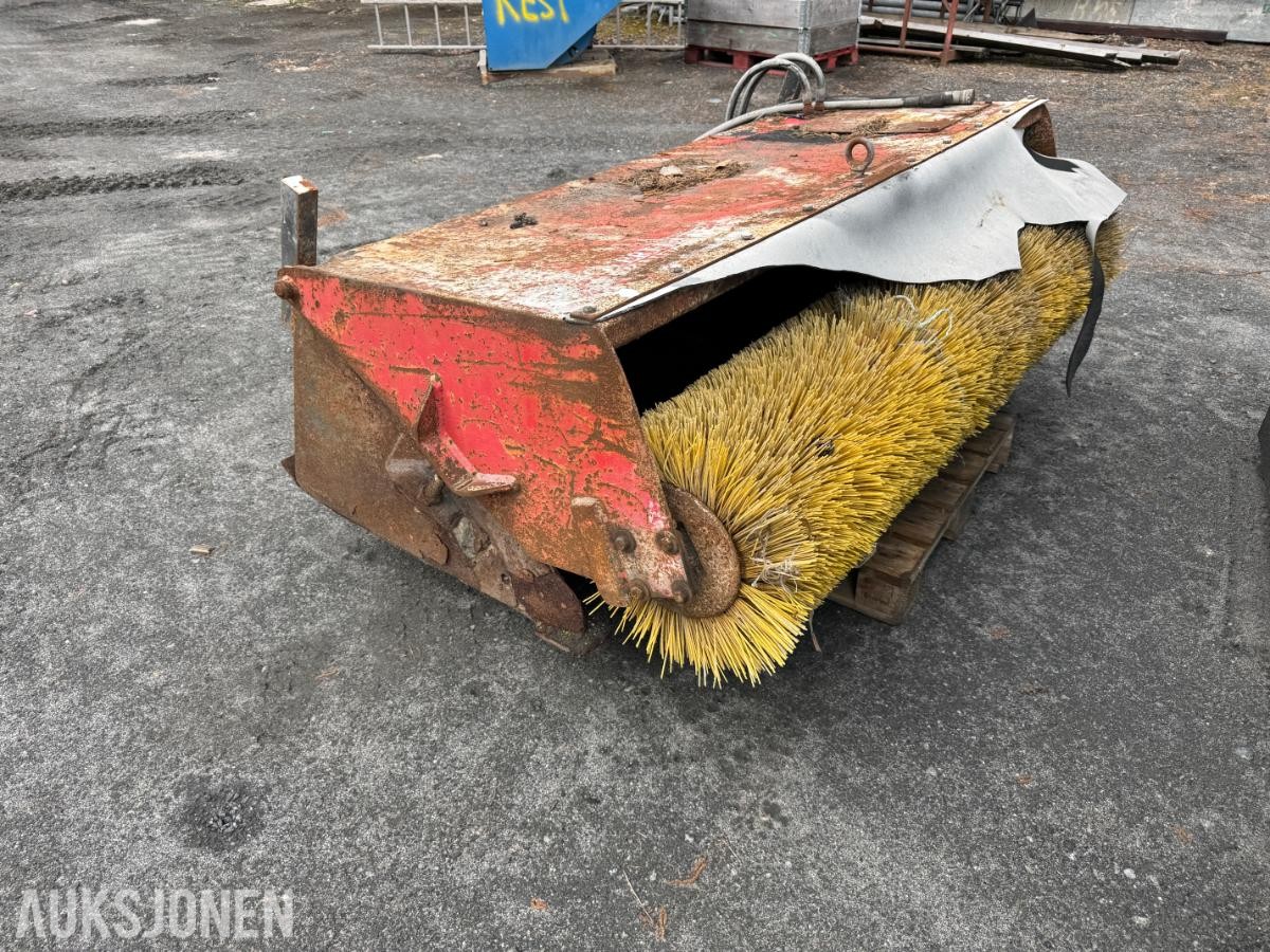 Hydraulisk feiekost m/ Bobcat redskapsfeste