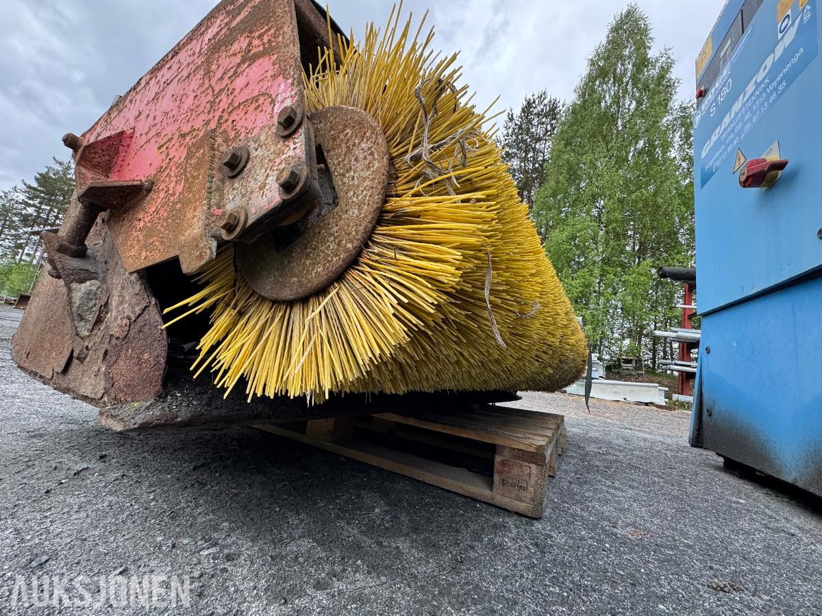 Hydraulisk feiekost m/ Bobcat redskapsfeste