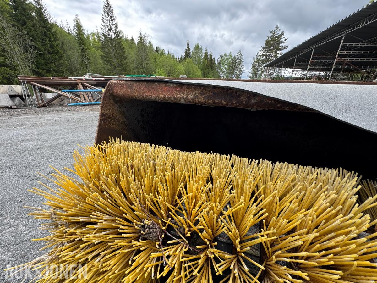 Hydraulisk feiekost m/ Bobcat redskapsfeste