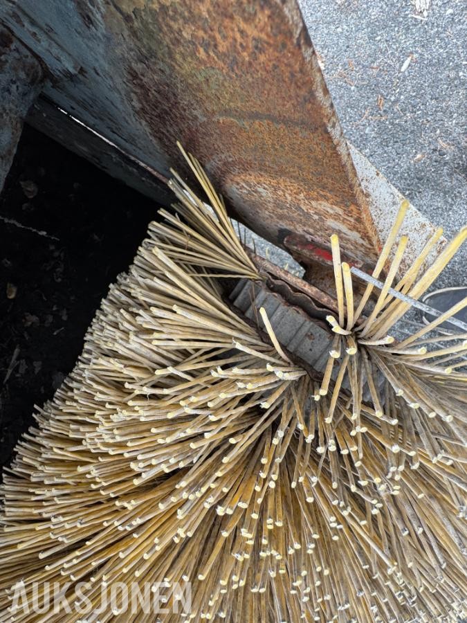 Hydraulisk feiekost m/ Bobcat redskapsfeste