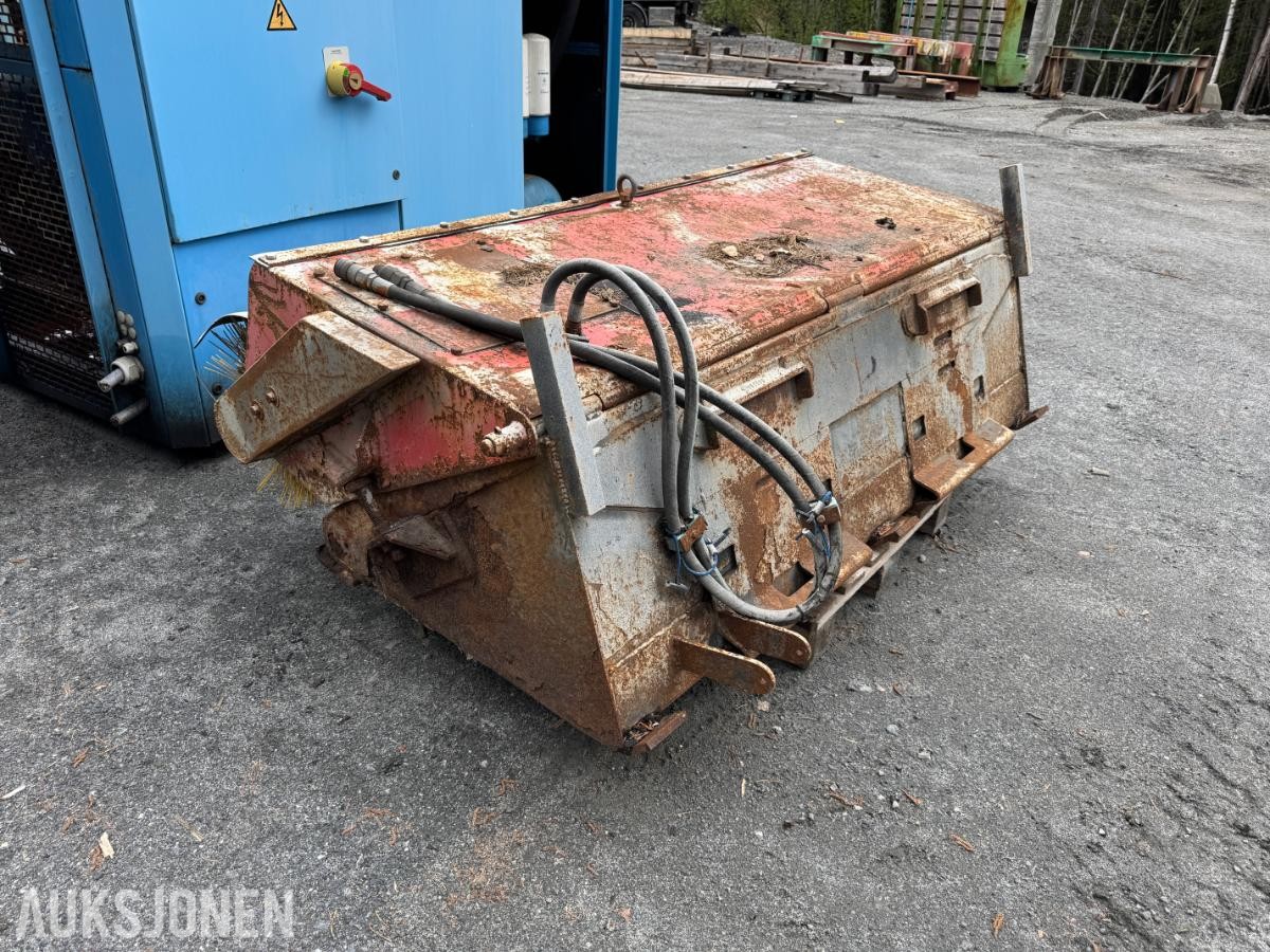 Hydraulisk feiekost m/ Bobcat redskapsfeste