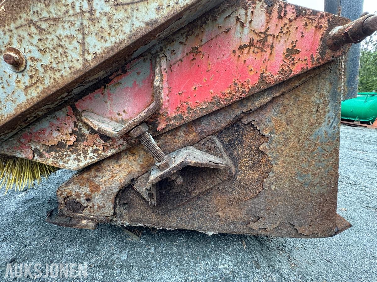Hydraulisk feiekost m/ Bobcat redskapsfeste