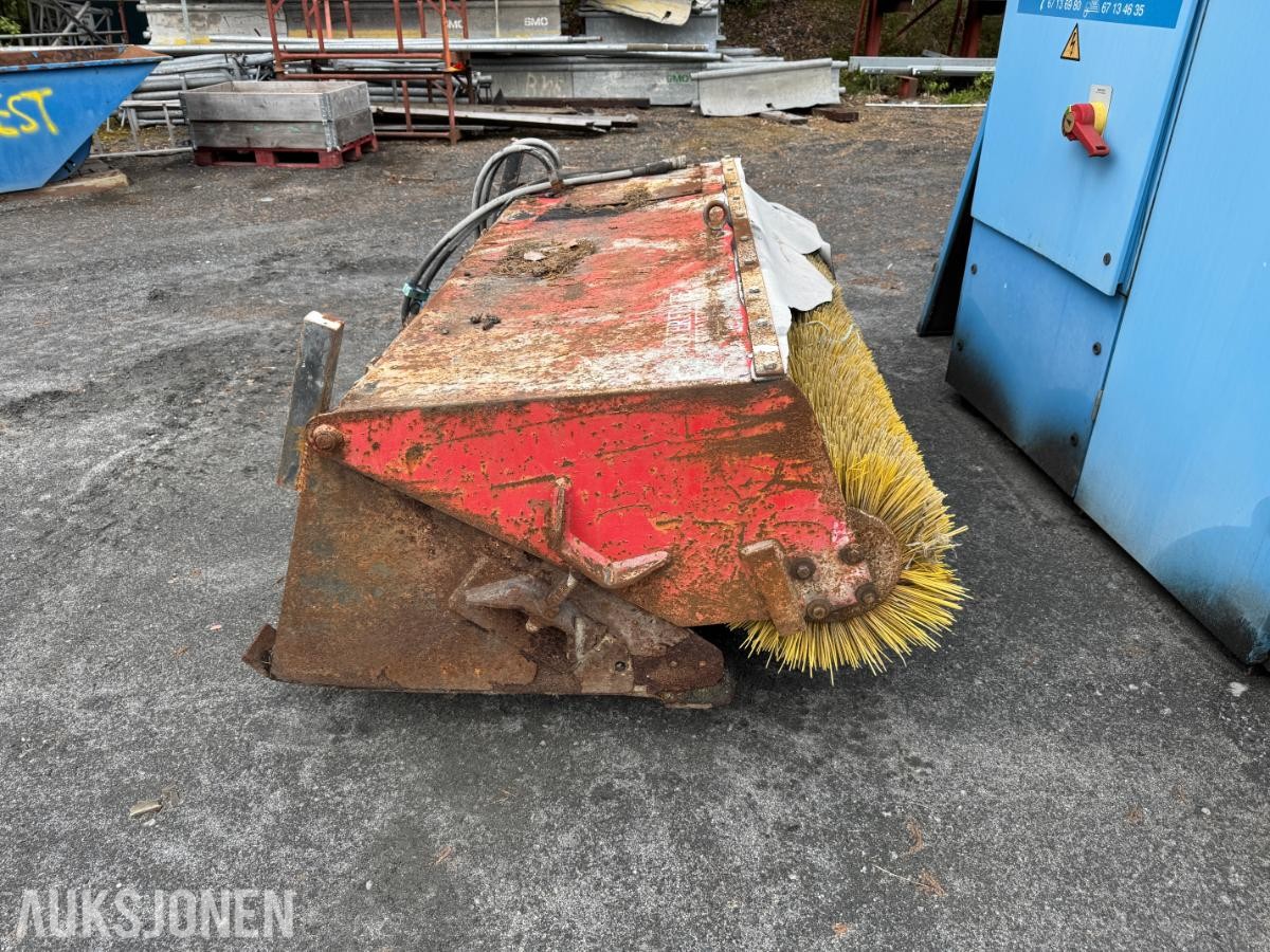 Hydraulisk feiekost m/ Bobcat redskapsfeste