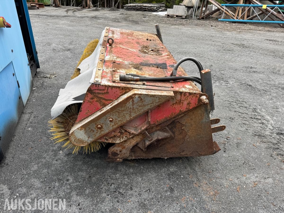 Hydraulisk feiekost m/ Bobcat redskapsfeste