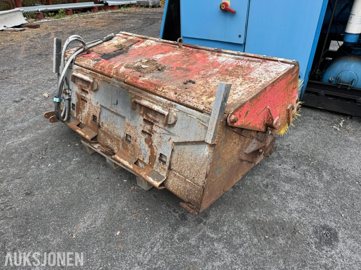 Hydraulisk feiekost m/ Bobcat redskapsfeste