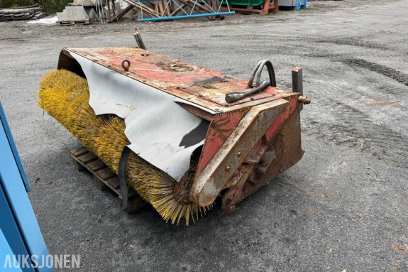 Hydraulisk feiekost m/ Bobcat redskapsfeste