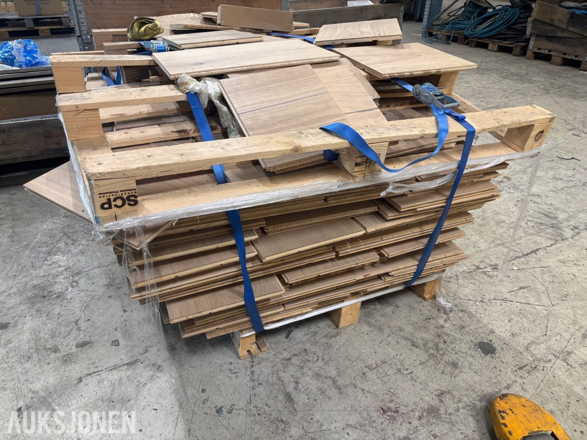 Ca. 1 pall eikeparkett / parkettgulv 30cm Brede plank