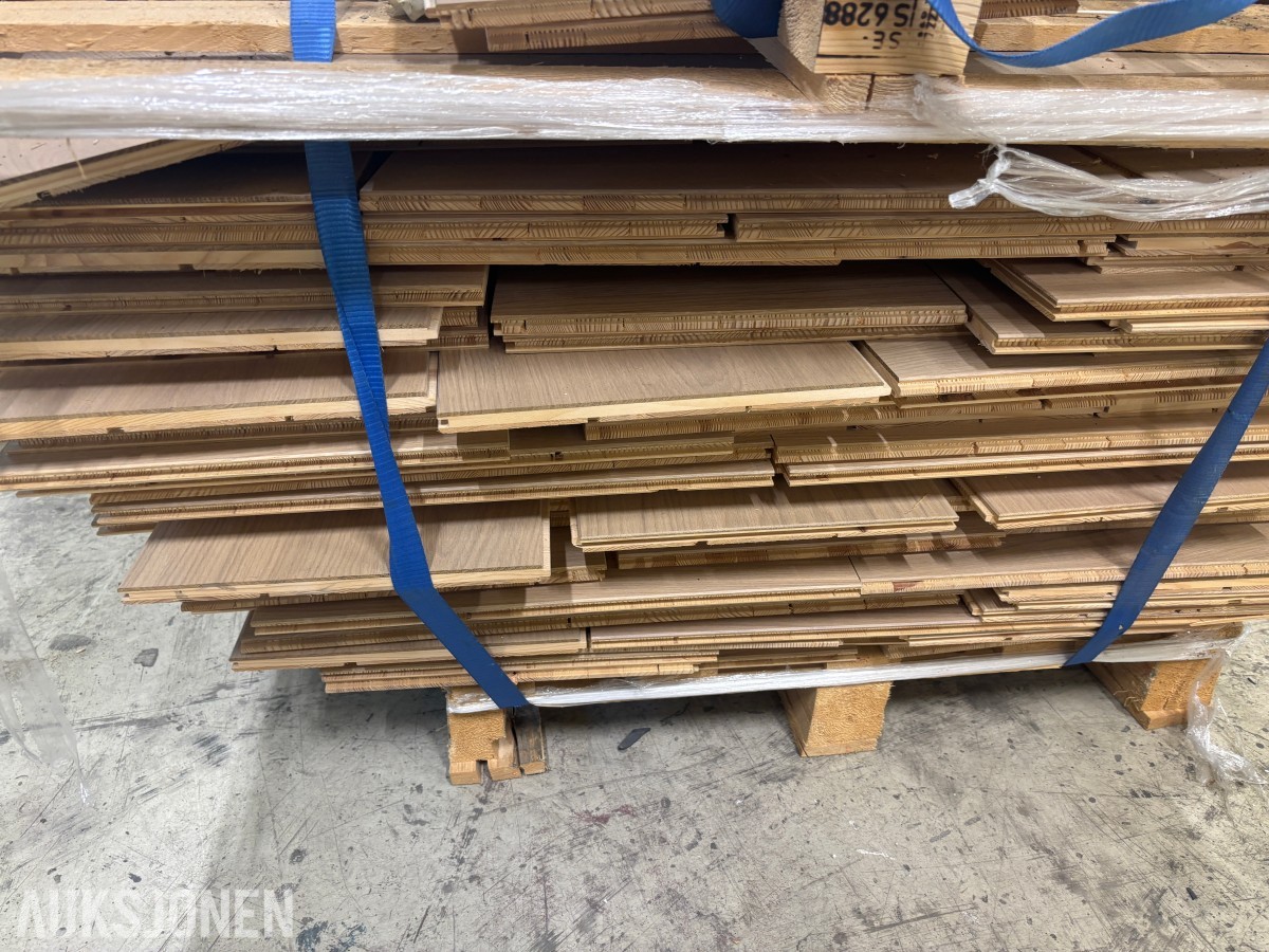 Ca. 1 pall eikeparkett / parkettgulv 30cm Brede plank