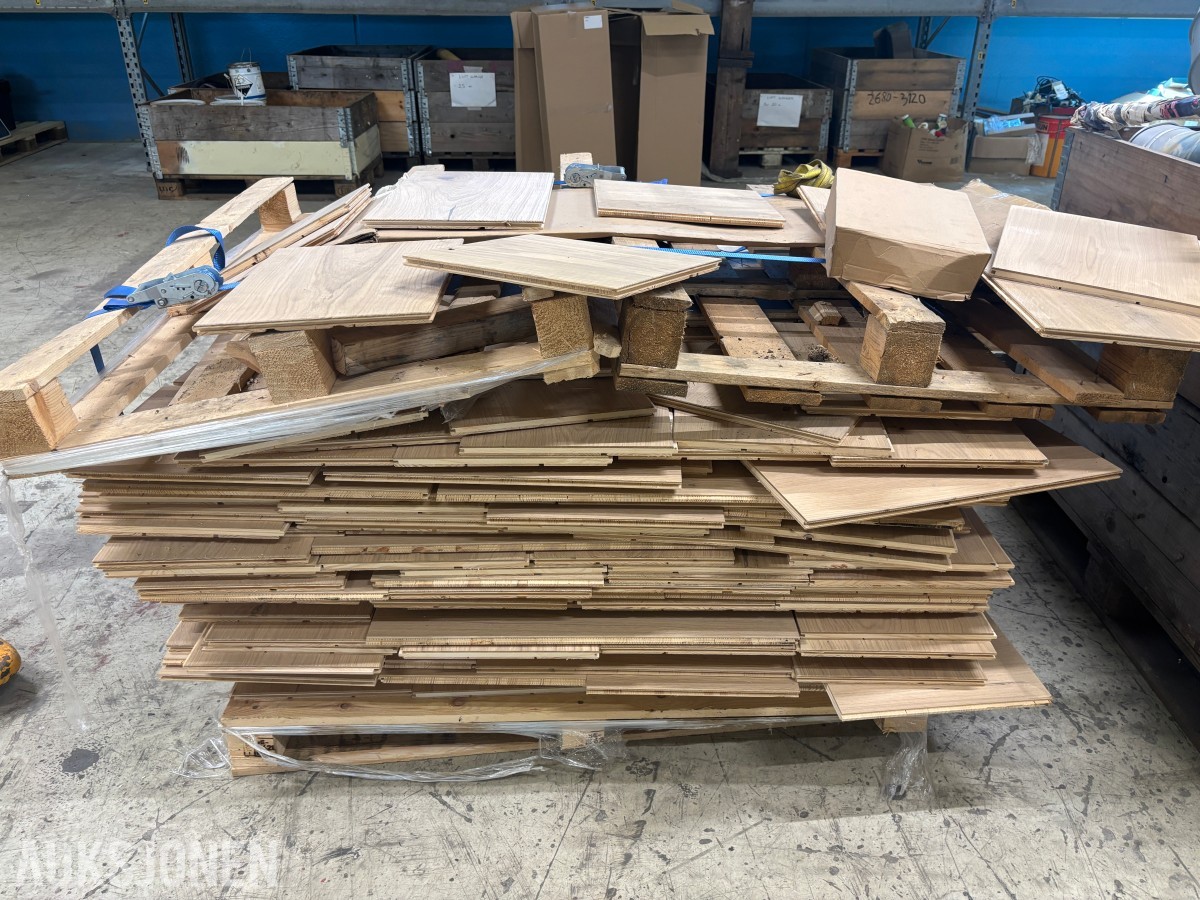 Ca. 1 pall eikeparkett / parkettgulv 30cm Brede plank