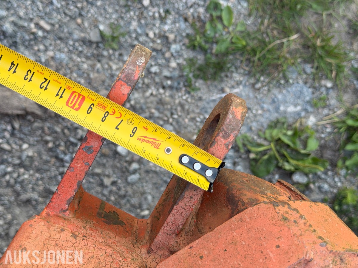 Orkel snøfres til traktor