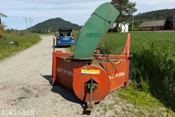 Orkel snøfres til traktor